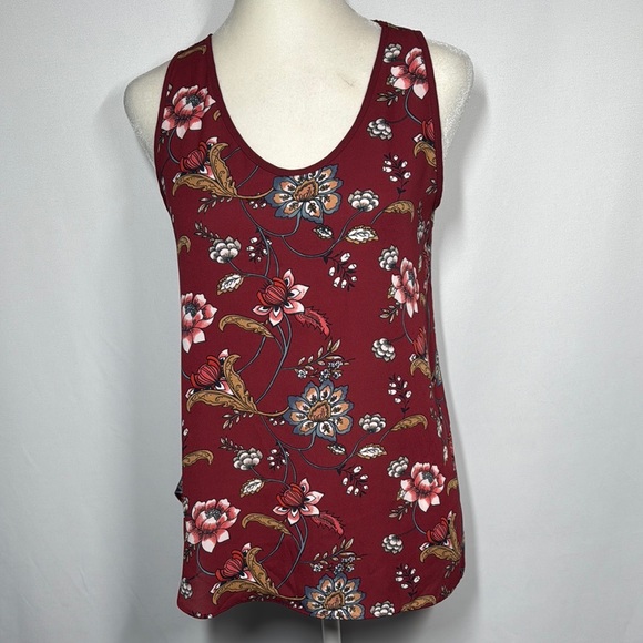 LOFT Tops - ❤️3/$30 Loft Outlet Petite Floral Sleeveless Top